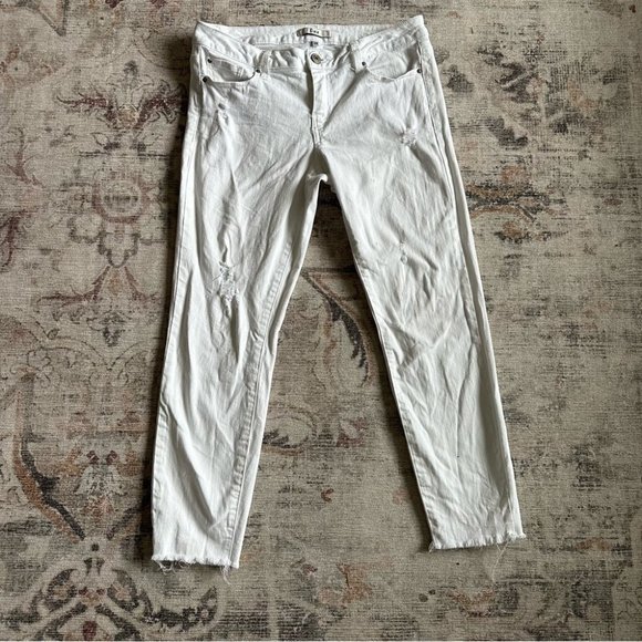 DEX distressed white jeans - Picture 1 of 8
